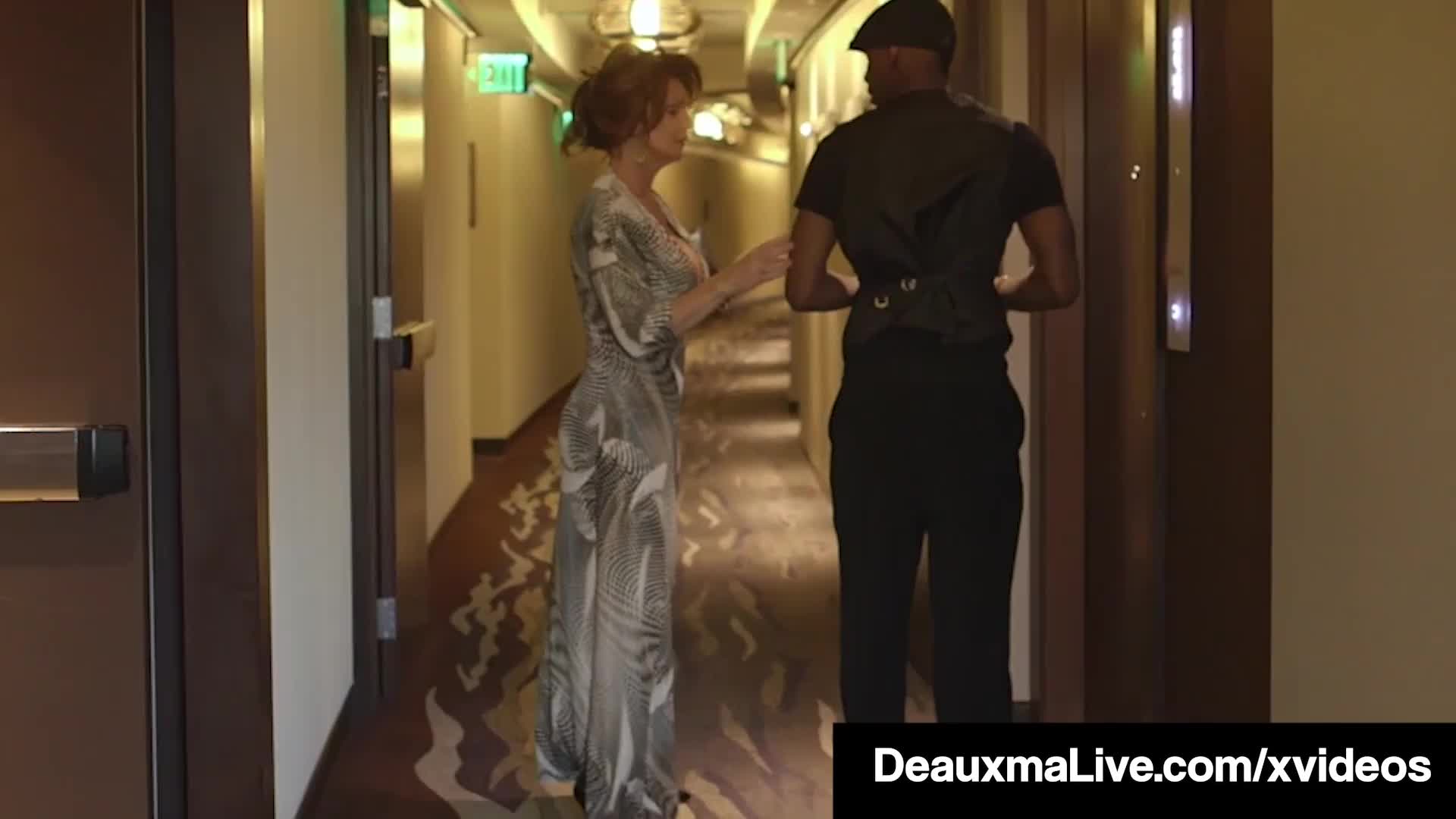 Full Hd Texas Cougar Deauxma Gets Pounded In Hotel By Big Black Cock